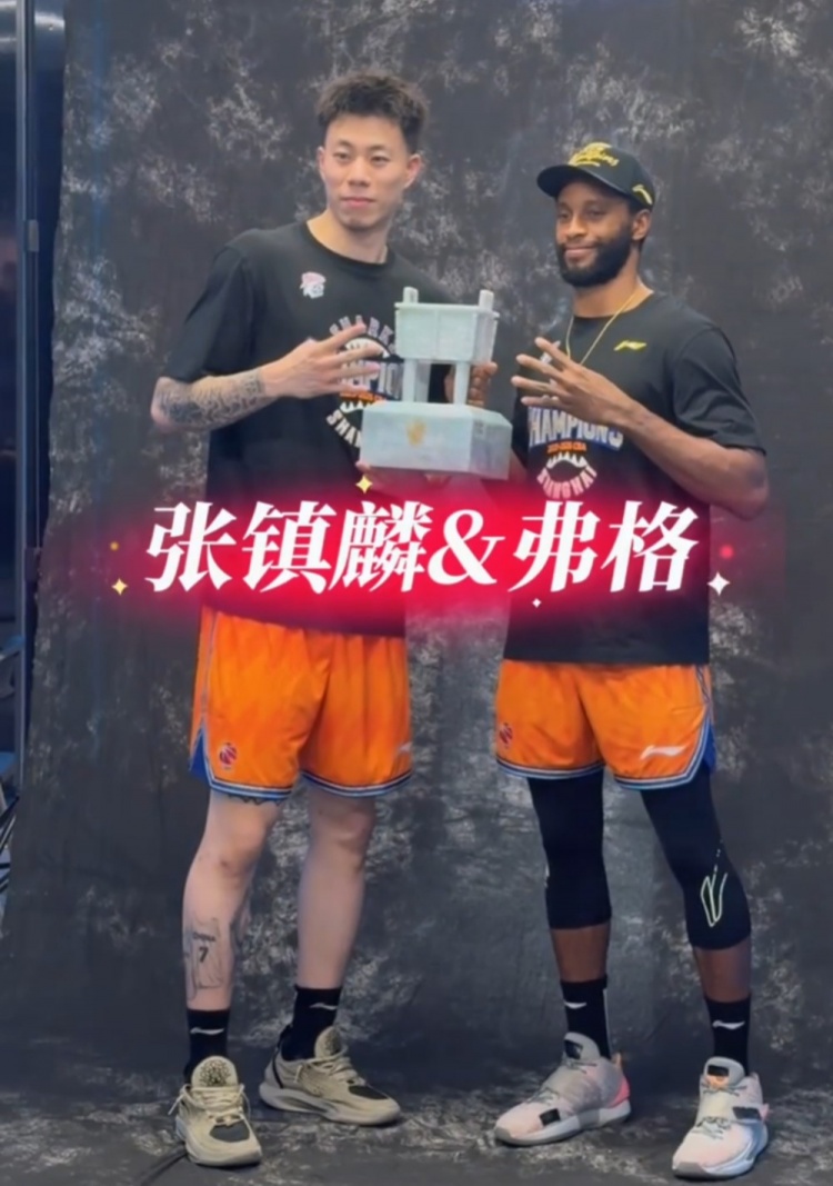 摄影师让比1 张镇麟弗格伸出4根手指:我是四个冠军 摄影师让比1 张镇麟弗格伸出4根手指:我是四个冠军
