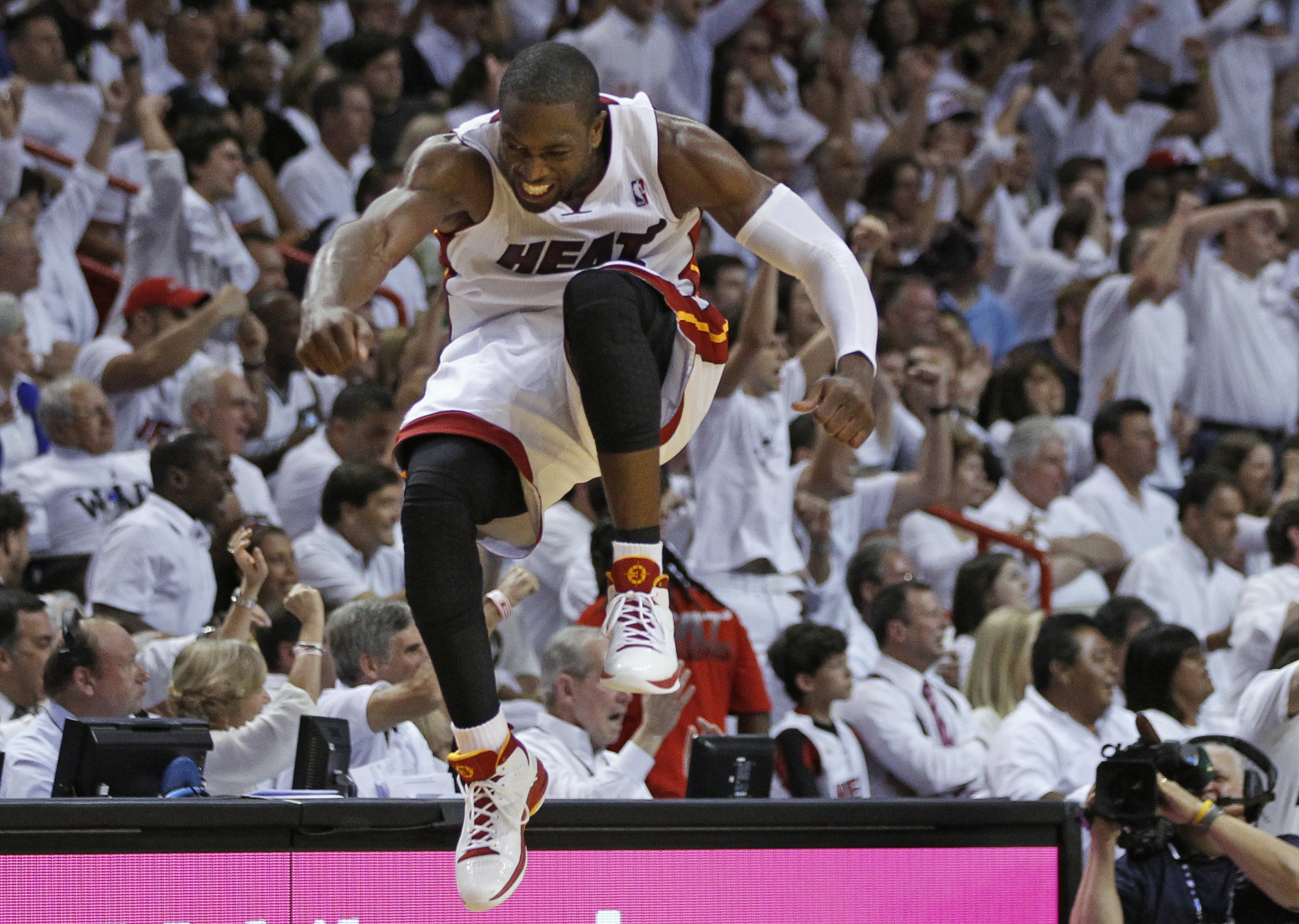 徐静雨：布伦森若夺冠可比韦德 文班亚马或成GOAT