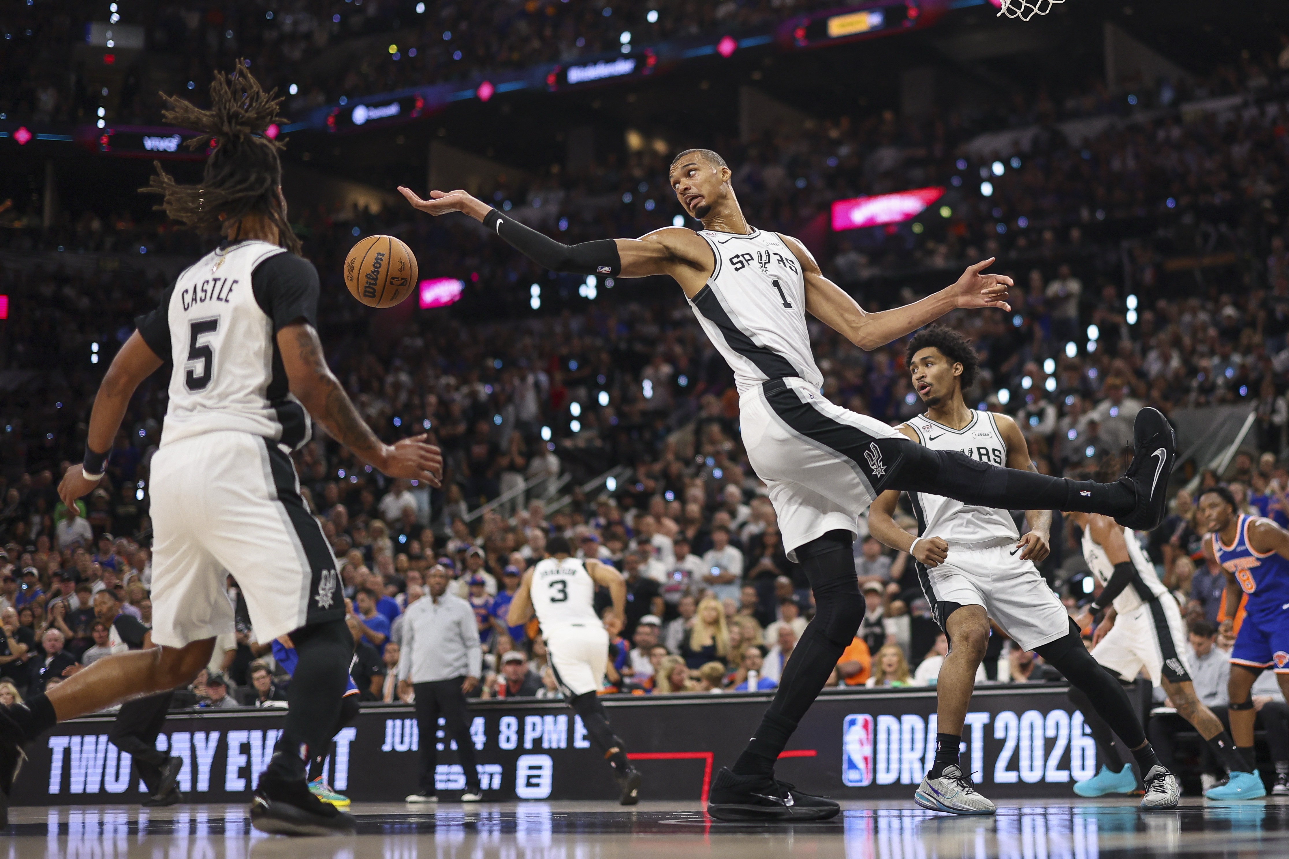 22岁以下砍1325分！马刺创NBA历史纪录