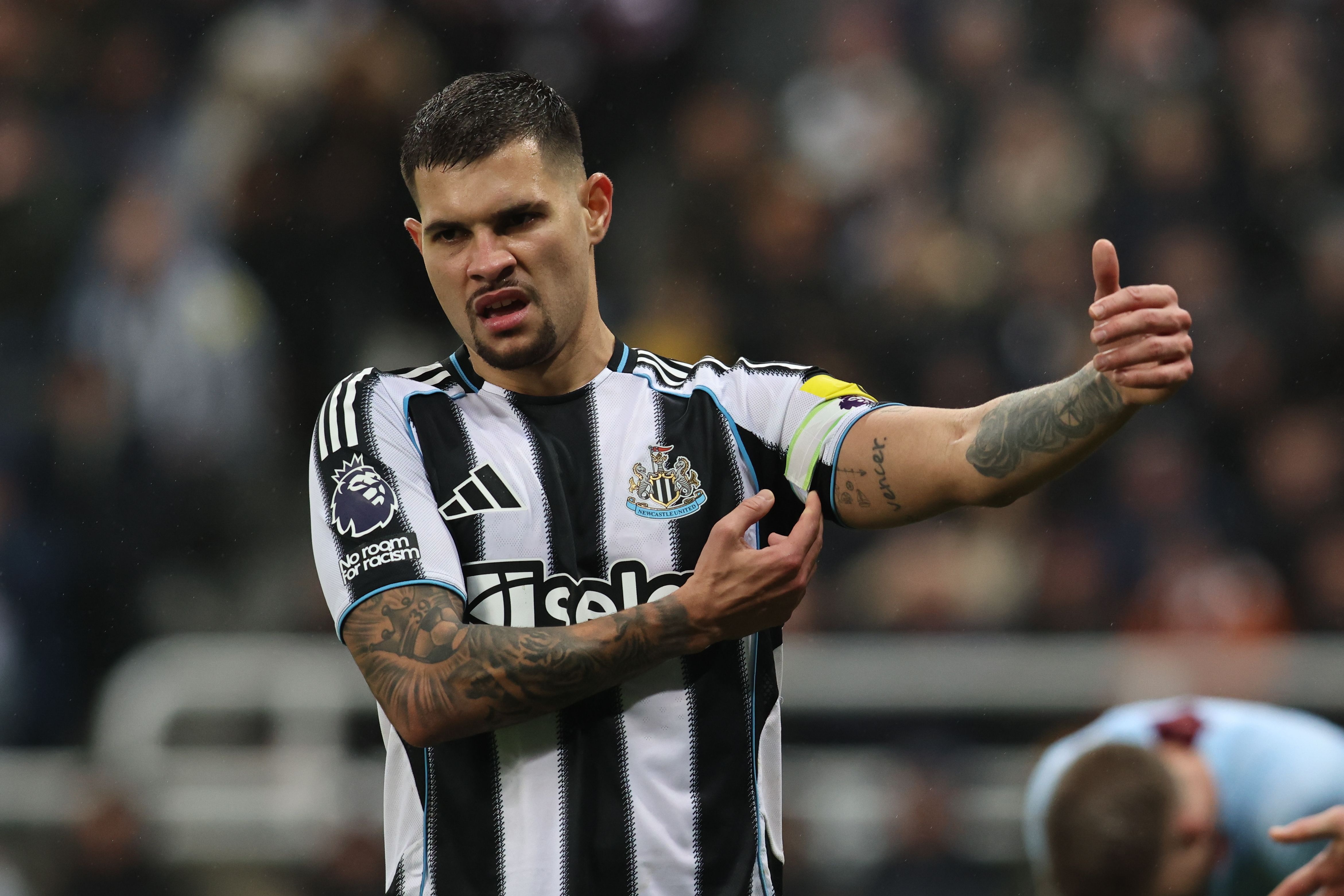 纽卡中场双星离队在即：吉马良斯逼宫，托纳利心属热刺