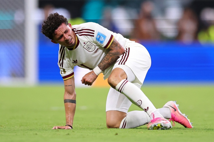 皮诺：本坦库尔冲撞像被卡车撞倒 确诊肩锁关节扭伤