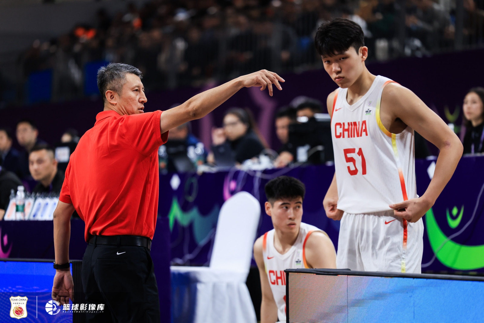 中国男篮19分惨败日本：杨瀚森梦游，赵继伟迷失，郭士强选人遭质疑