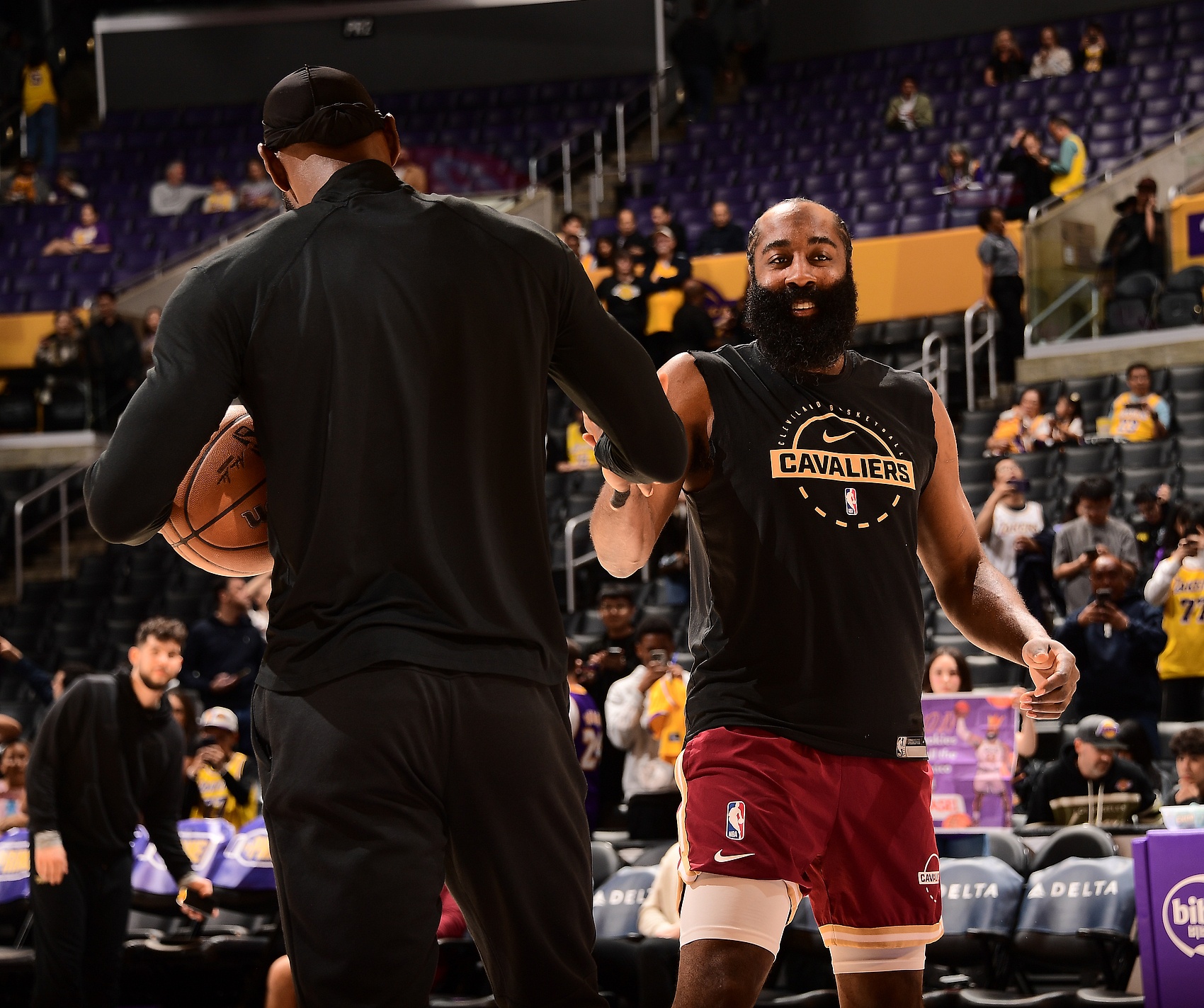Windhorst：哈登愿重组合同助骑士低价签下詹姆斯，米切尔也支持