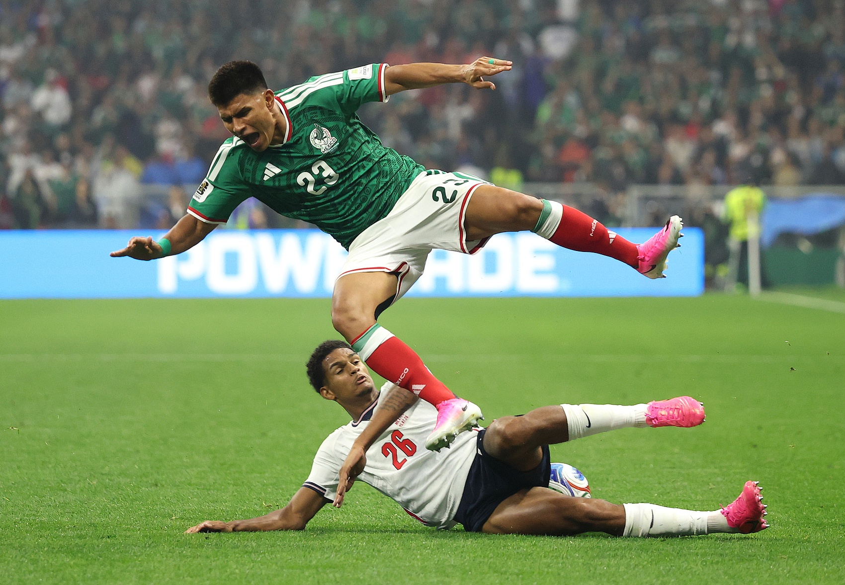FIFA官宣宽萨禁赛两场 英格兰后卫本届世界杯仅剩两场可能