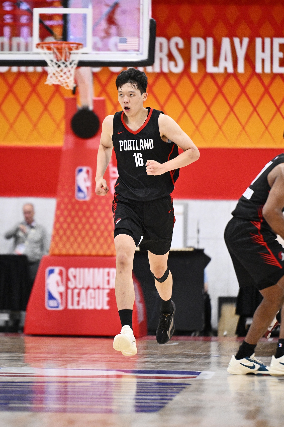 杨瀚森夏联首秀12+9，三分回暖但竞争意识仍需锤炼