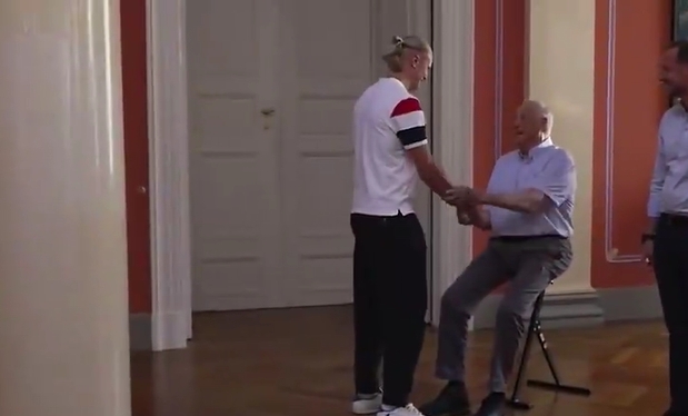 欧足联拒用世界杯VAR新规 法西半决赛前默哀 亚马尔4300万身价