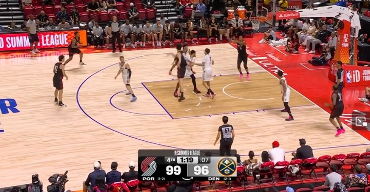 杨瀚森低开高走13+5+3+4帽，送约基奇式脑后传球