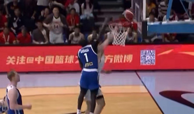 郭艾伦：阿巴西是“虚假的黑人” 钉板大帽难掩攻防低效