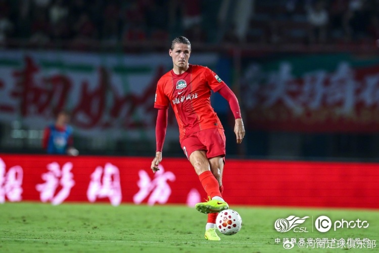 古斯塔沃头球难救主 河南主场1-1大连英博
