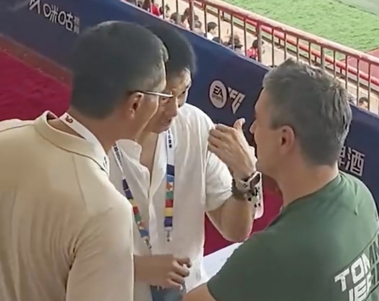 邵佳一安东尼奥现身航海体育场 河南1-1大连英博 邵佳一安东尼奥现身航海体育场 河南1-1大连英博