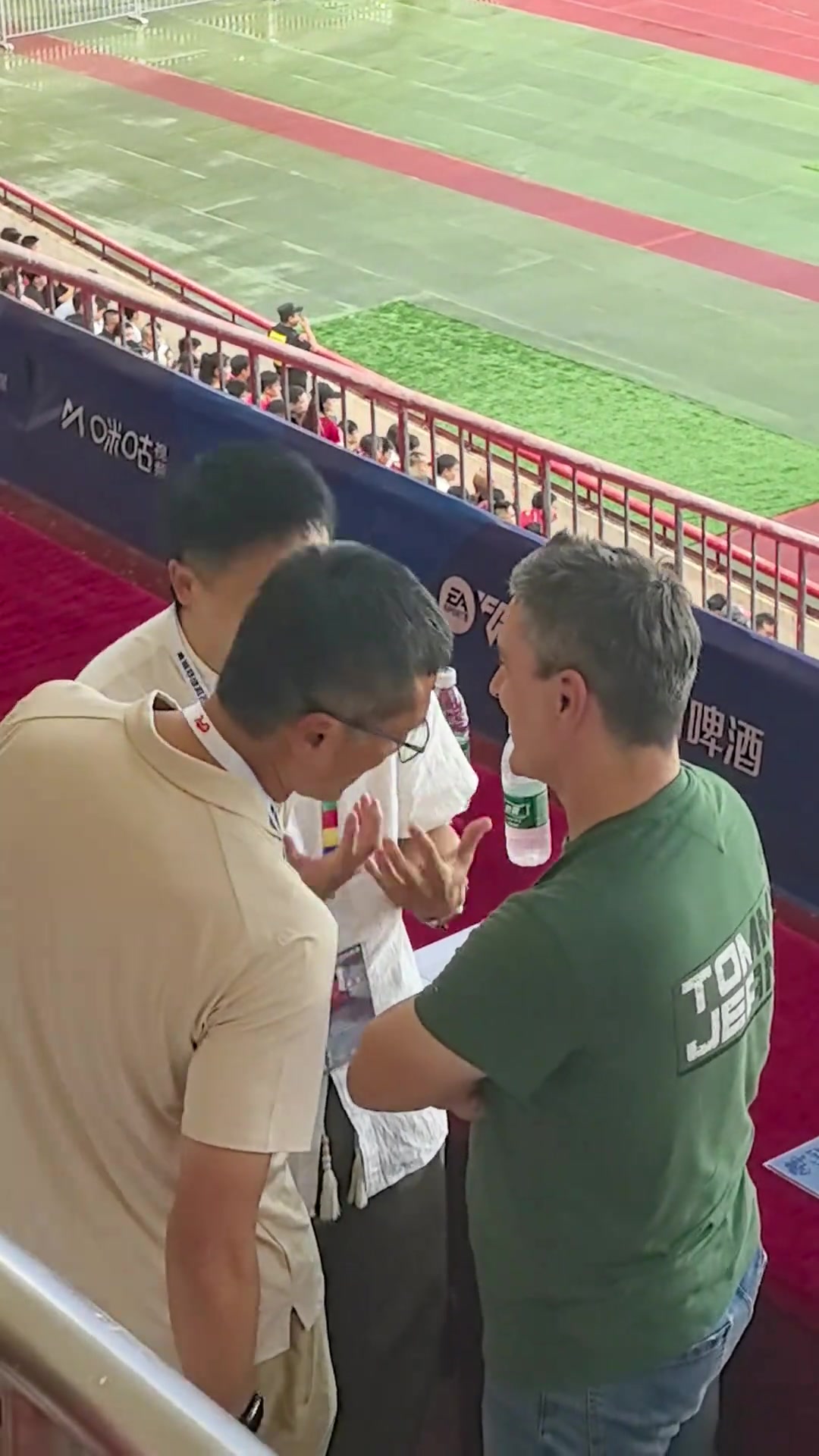 邵佳一安东尼奥现身航海体育场 河南1-1大连英博