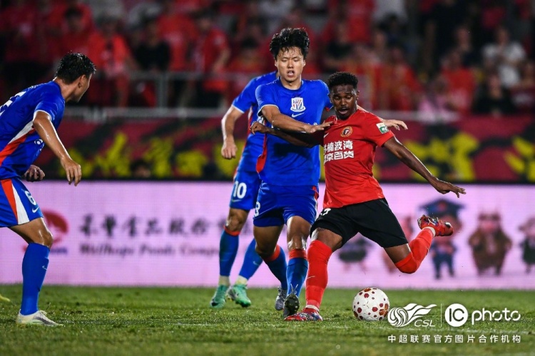 辽宁铁人主场3-1力克申花 热菲尼奥双响定胜局 辽宁铁人主场3-1力克申花 热菲尼奥双响定胜局
