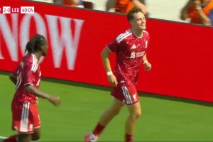 利物浦热身赛连丢四球2-4遭利兹联逆转 凯尔凯兹失误送礼勒温双响 利物浦热身赛连丢四球2-4遭利兹联逆转 凯尔凯兹失误送礼勒温双响