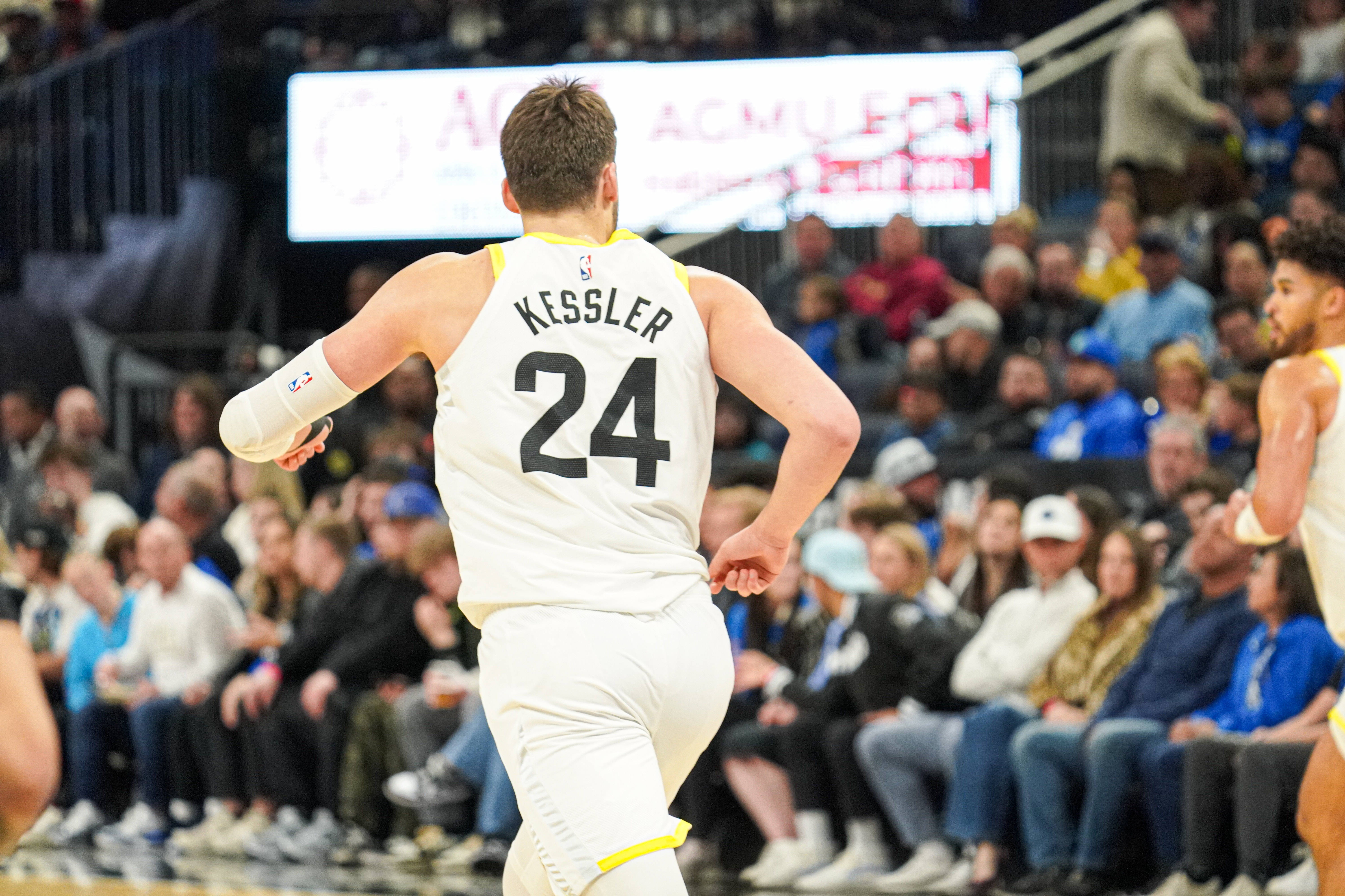 湖人薪资与选秀权盘点:东契奇2027年可续签5年3.7亿,首轮签已告罄 湖人薪资与选秀权盘点:东契奇2027年可续签5年3.7亿,首轮签已告罄