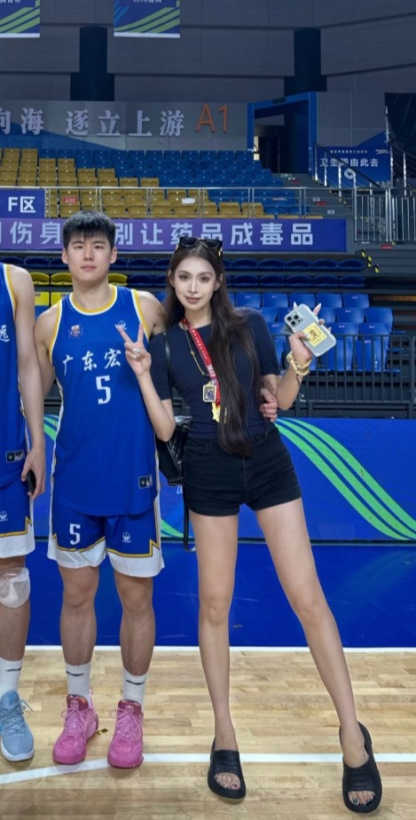 陈家政女友晒甜蜜合照:向下扎根 向上生长 向阳而生 陈家政女友晒甜蜜合照:向下扎根 向上生长 向阳而生