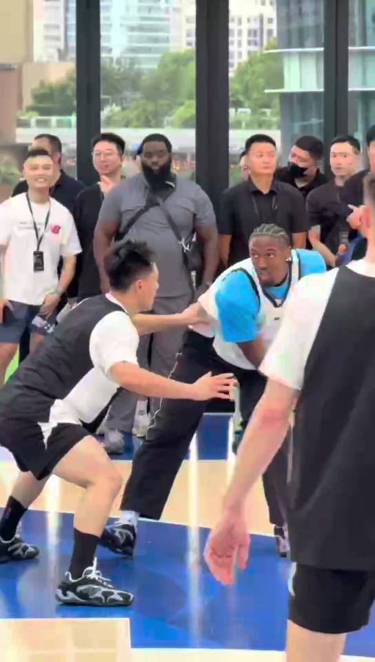 纵享丝滑！马克西中国行上海站参加3X3表演赛 漂移跳投压哨绝杀