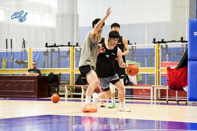 备战新赛季!宁波男篮晒训练日常:对抗 投篮持续进行 备战新赛季!宁波男篮晒训练日常:对抗 投篮持续进行
