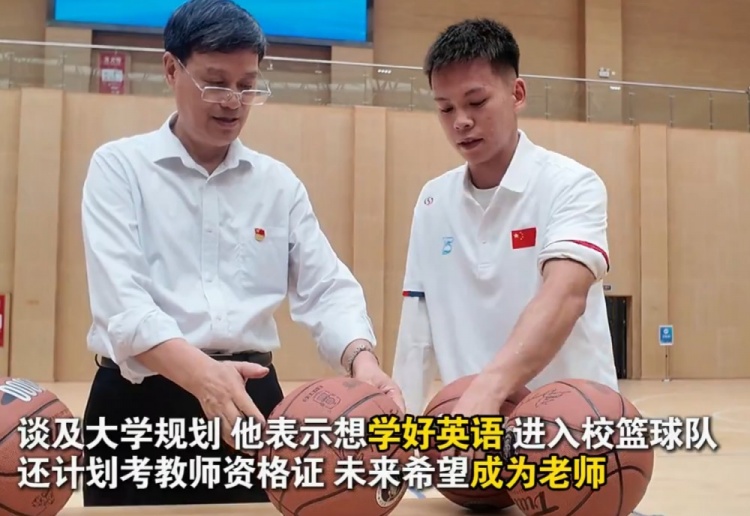 新华社:独臂篮球少年去大学报道 就读于社会体育专业 想当老师 新华社:独臂篮球少年去大学报道 就读于社会体育专业 想当老师