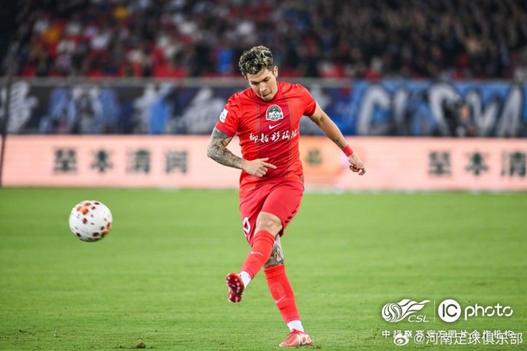 河南俱乐部彩陶坊1-1武汉三镇 古斯塔沃头球绝平