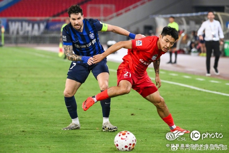 河南俱乐部彩陶坊1-1武汉三镇 古斯塔沃头球绝平