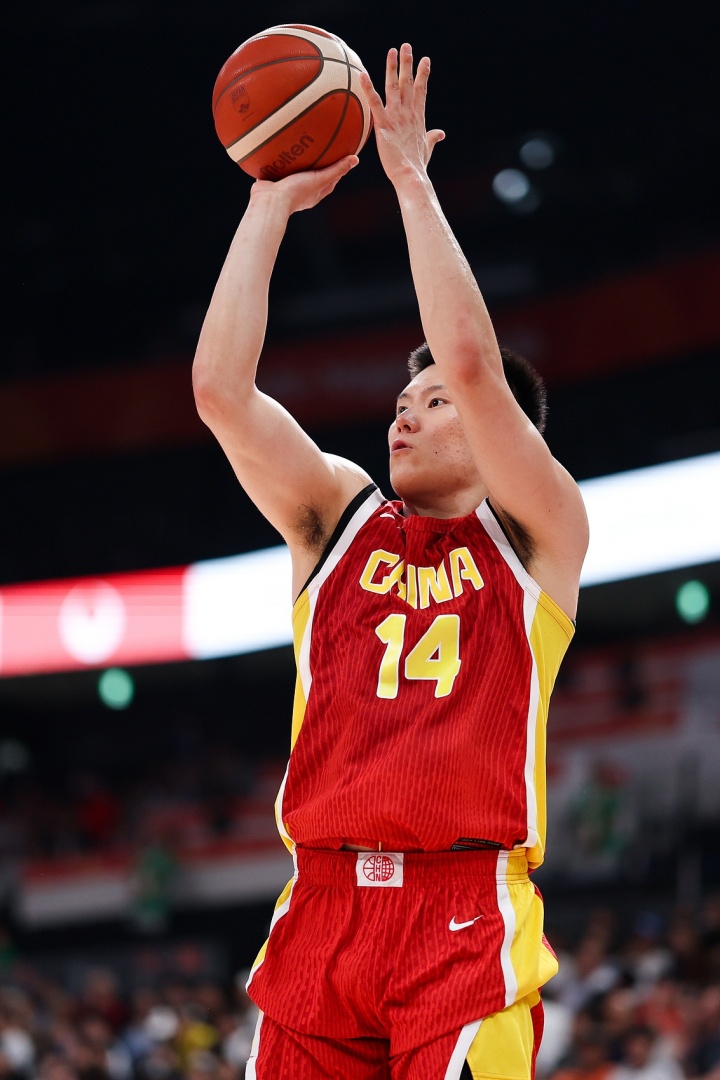 李弘权:我们的目标还是世界杯 只要国家需要我一定站出来 李弘权:我们的目标还是世界杯 只要国家需要我一定站出来