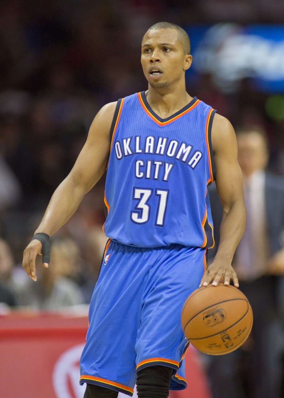 路威:看到特尔费尔被选中 我第一次觉得自己也能从高中直接进NBA 路威:看到特尔费尔被选中 我第一次觉得自己也能从高中直接进NBA
