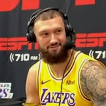 马穆:东里是联盟中最有天赋的进攻球员 我必须在无球时更出色 马穆:东里是联盟中最有天赋的进攻球员 我必须在无球时更出色